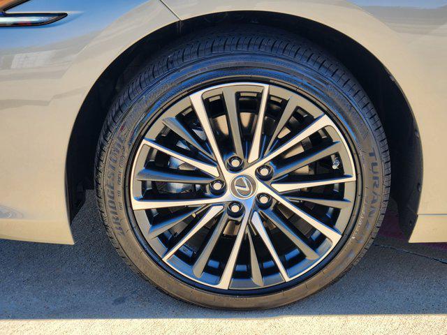 new 2025 Lexus ES 350 car, priced at $48,030