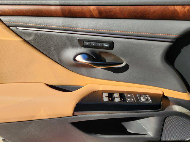 new 2025 Lexus ES 350 car, priced at $48,030