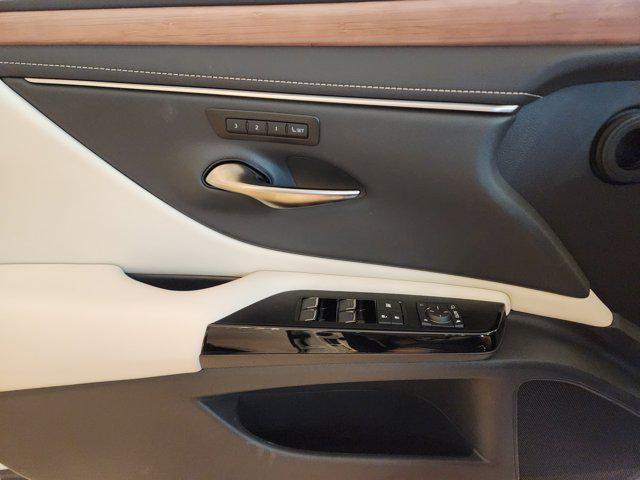 new 2025 Lexus ES 350 car, priced at $49,544