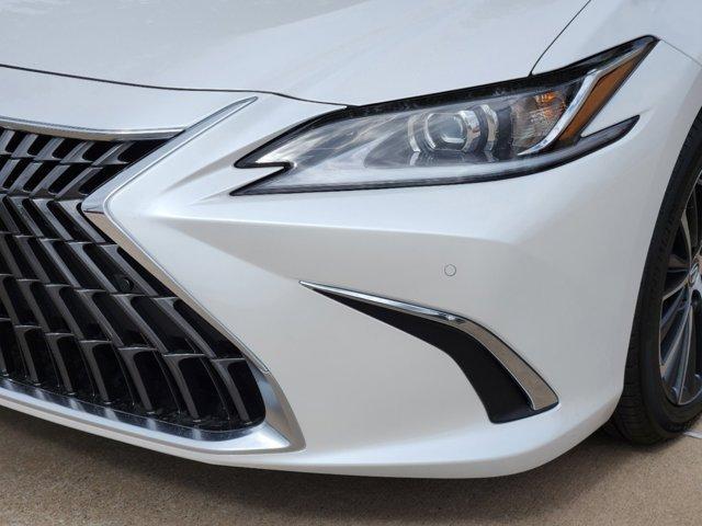 new 2025 Lexus ES 300h car, priced at $51,389