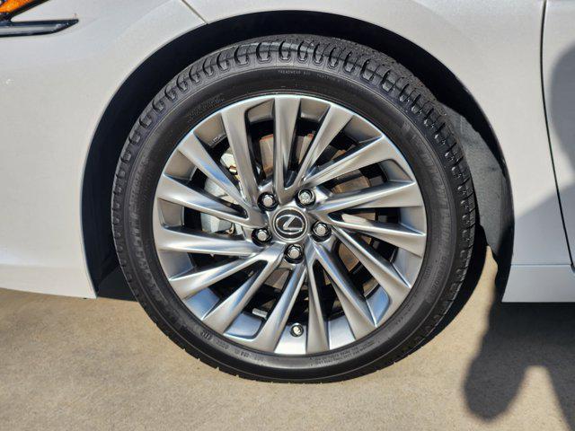 used 2021 Lexus ES 300h car, priced at $37,975