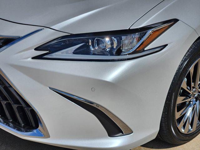 new 2025 Lexus ES 300h car, priced at $55,804
