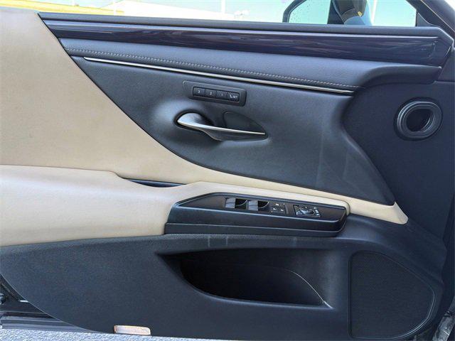 used 2020 Lexus ES 300h car, priced at $31,975