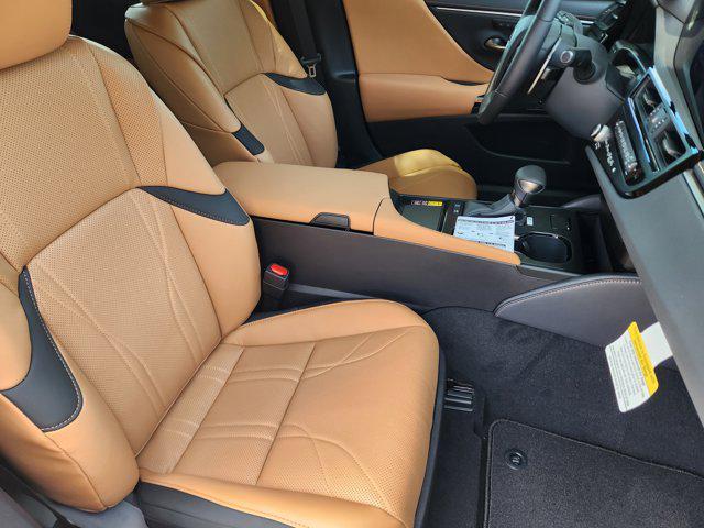 new 2025 Lexus ES 300h car, priced at $54,315