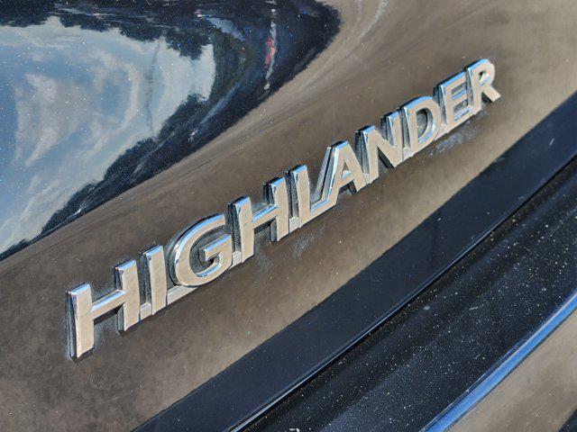 used 2018 Toyota Highlander car, priced at $17,444