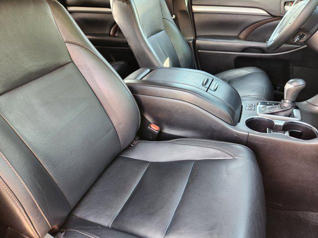 used 2018 Toyota Highlander car, priced at $17,444
