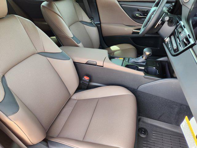 new 2025 Lexus ES 300h car, priced at $51,475