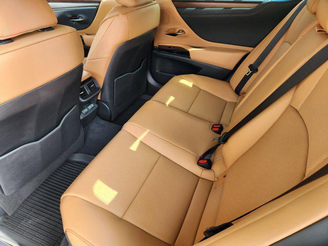 new 2025 Lexus ES 350 car, priced at $51,390