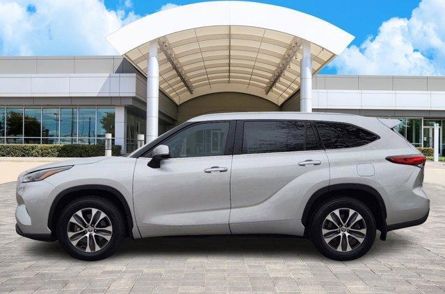 used 2022 Toyota Highlander car, priced at $32,769