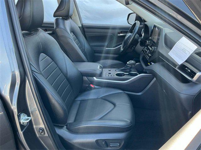 used 2023 Toyota Highlander car
