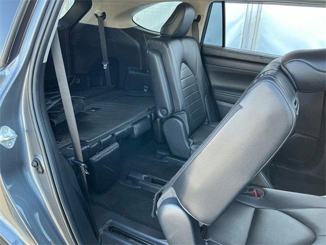 used 2023 Toyota Highlander car