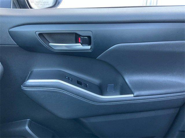 used 2023 Toyota Highlander car