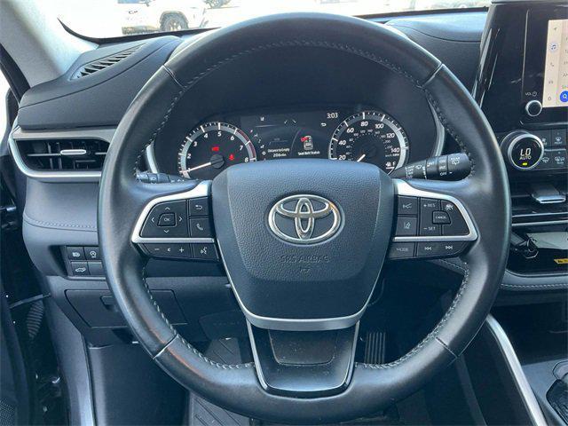 used 2023 Toyota Highlander car