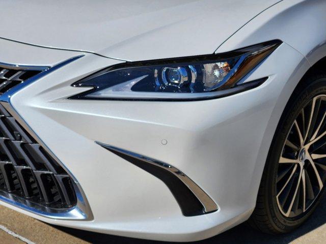 new 2025 Lexus ES 300h car, priced at $51,819