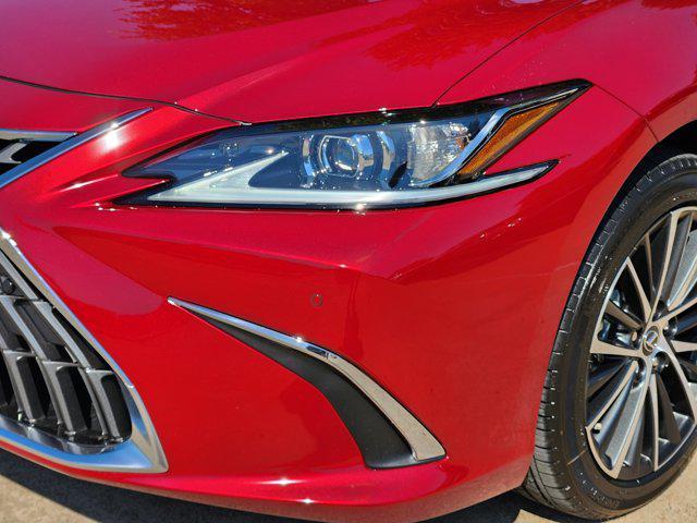 new 2025 Lexus ES 300h car, priced at $51,019