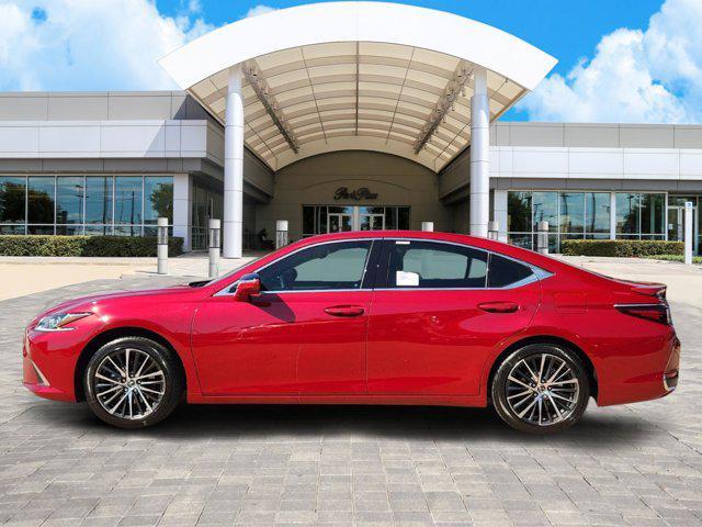 new 2025 Lexus ES 300h car, priced at $51,019