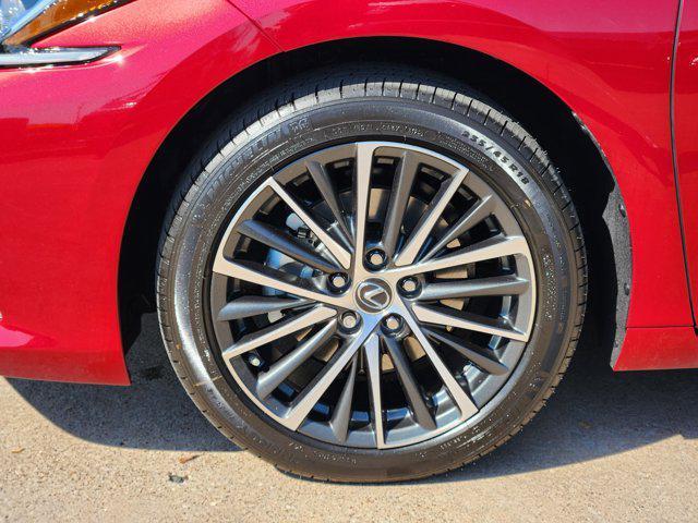 new 2025 Lexus ES 300h car, priced at $51,019