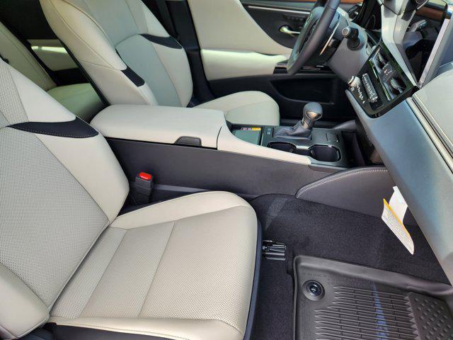 new 2025 Lexus ES 300h car, priced at $51,619