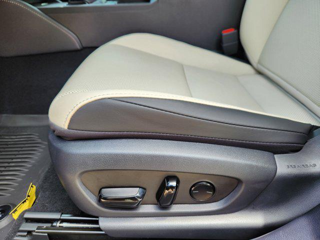 new 2025 Lexus ES 300h car, priced at $51,619