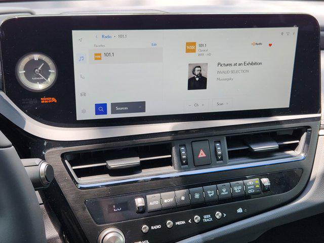 new 2025 Lexus ES 300h car, priced at $51,299