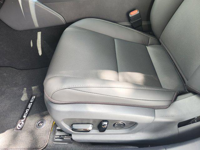 new 2025 Lexus ES 300h car, priced at $51,299