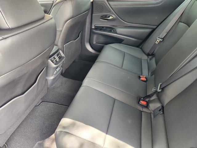 new 2025 Lexus ES 300h car, priced at $51,299