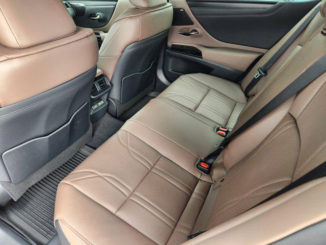 new 2025 Lexus ES 300h car, priced at $56,825
