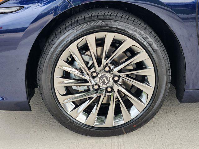 new 2025 Lexus ES 300h car, priced at $56,825