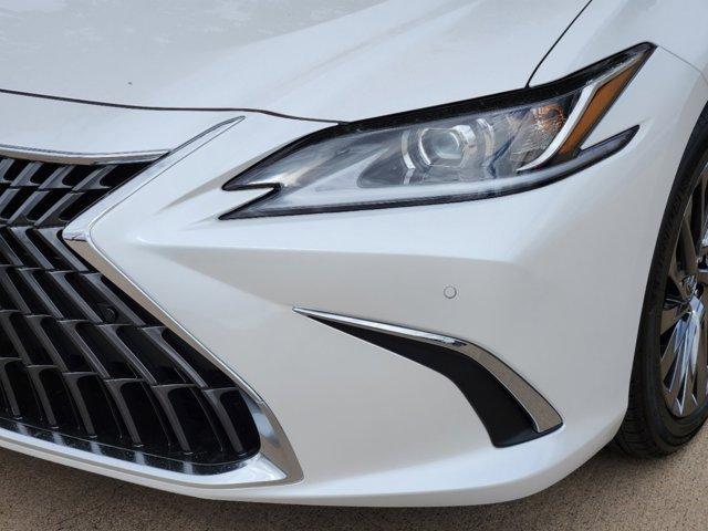 new 2025 Lexus ES 300h car, priced at $55,804