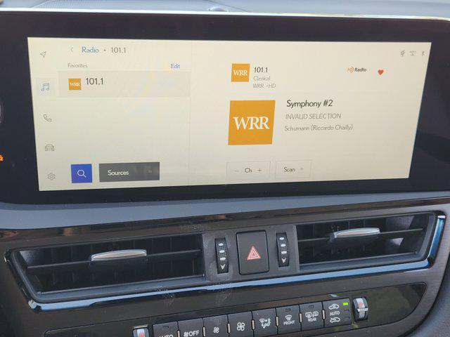 new 2025 Lexus ES 300h car, priced at $51,019