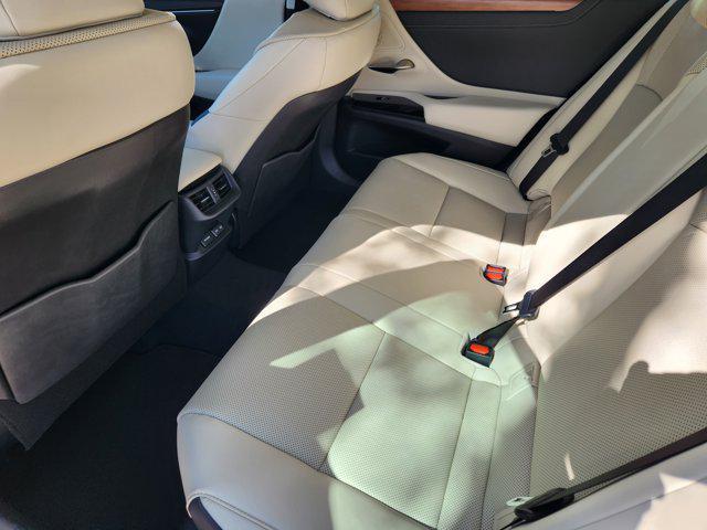 new 2025 Lexus ES 300h car, priced at $51,019