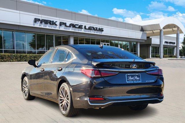 new 2025 Lexus ES 300h car, priced at $51,304