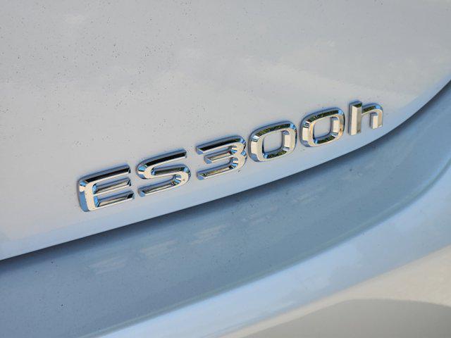 new 2025 Lexus ES 300h car, priced at $51,519