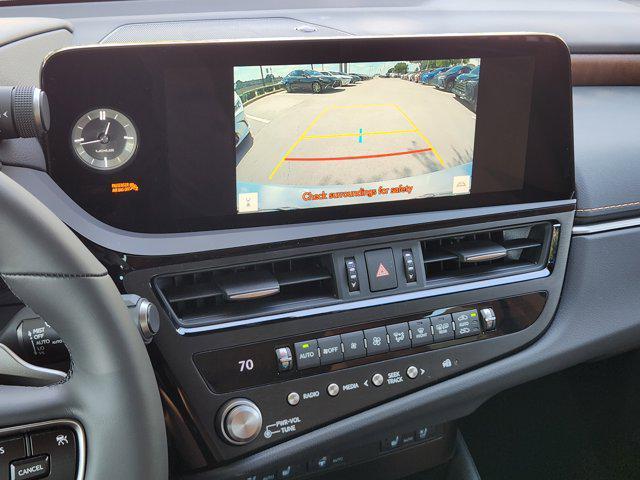 new 2025 Lexus ES 300h car, priced at $51,519
