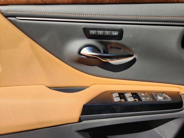 new 2025 Lexus ES 350 car, priced at $52,319