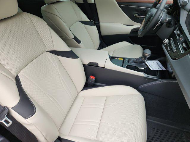 new 2025 Lexus ES 300h car, priced at $55,804