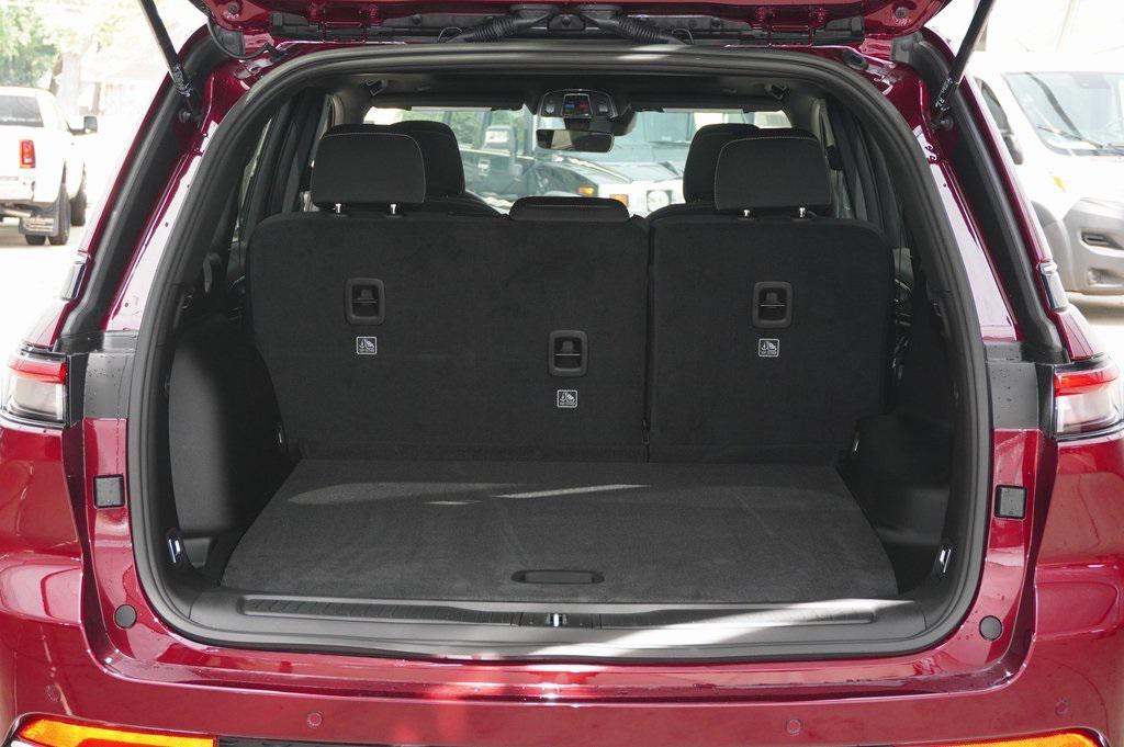 new 2025 Jeep Grand Cherokee car, priced at $38,696