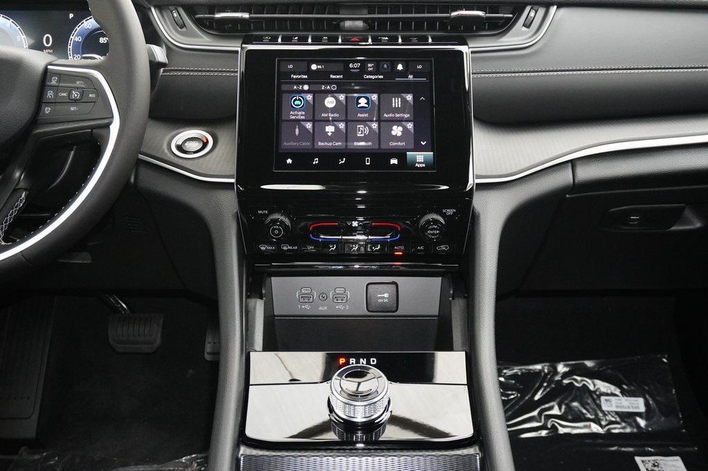 new 2025 Jeep Grand Cherokee car, priced at $38,696
