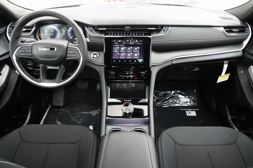 new 2025 Jeep Grand Cherokee car, priced at $38,696