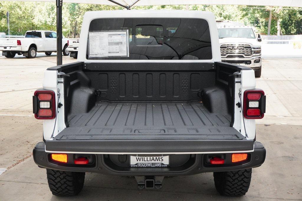 new 2025 Jeep Gladiator car, priced at $53,934