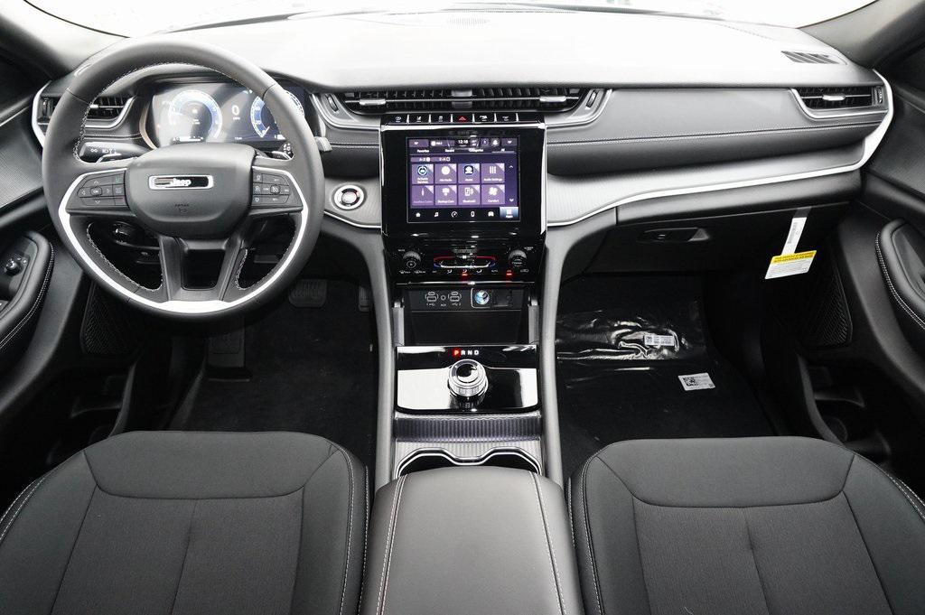 new 2025 Jeep Grand Cherokee car, priced at $38,696