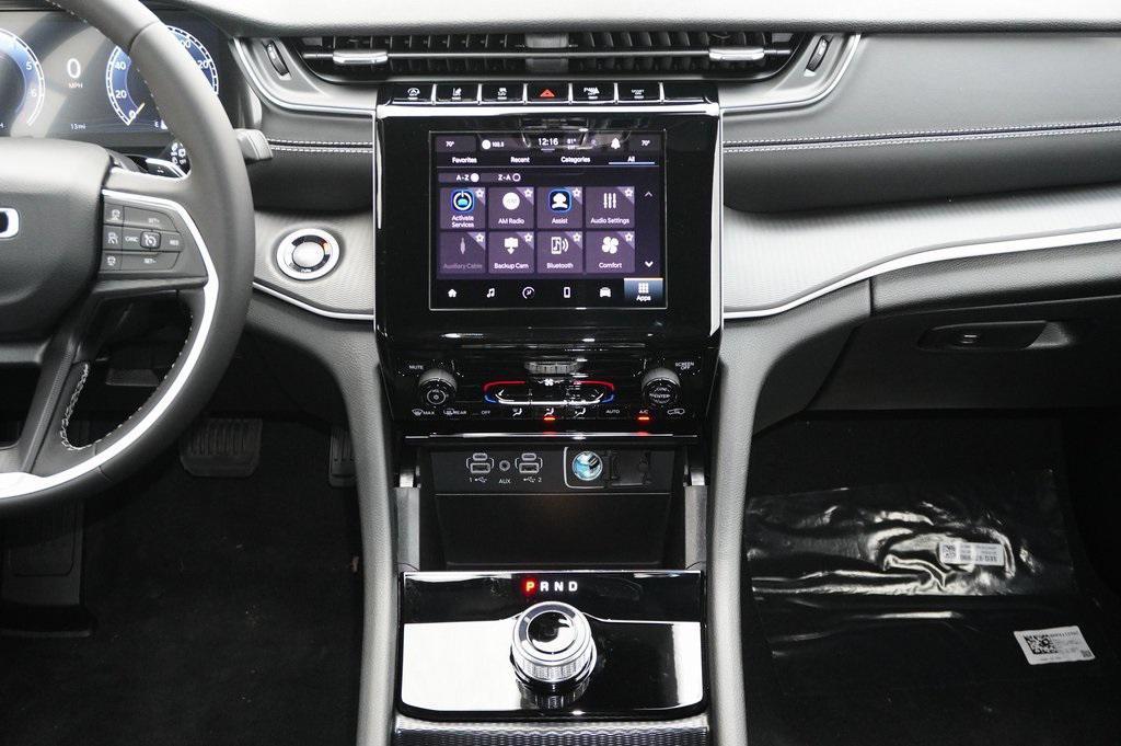 new 2025 Jeep Grand Cherokee car, priced at $38,696