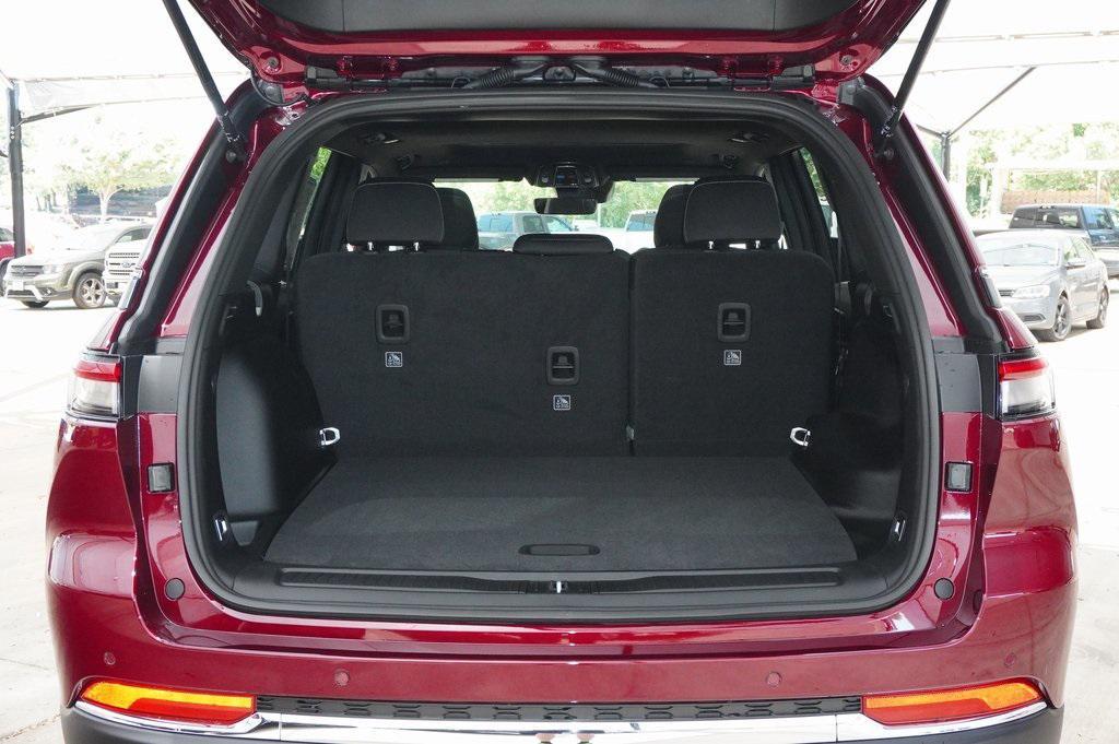 new 2025 Jeep Grand Cherokee car, priced at $35,796