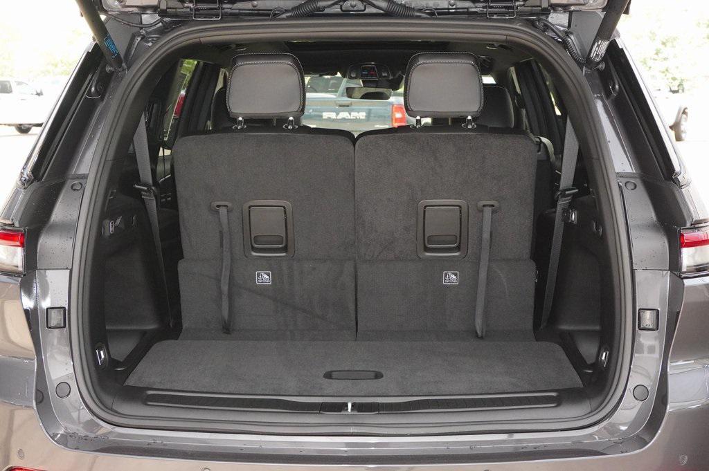 new 2025 Jeep Grand Cherokee L car, priced at $49,916