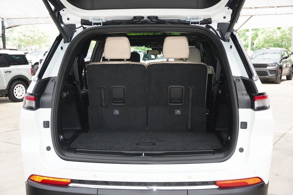 new 2025 Jeep Grand Cherokee L car, priced at $47,572