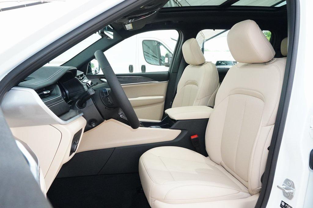 new 2025 Jeep Grand Cherokee L car, priced at $47,572