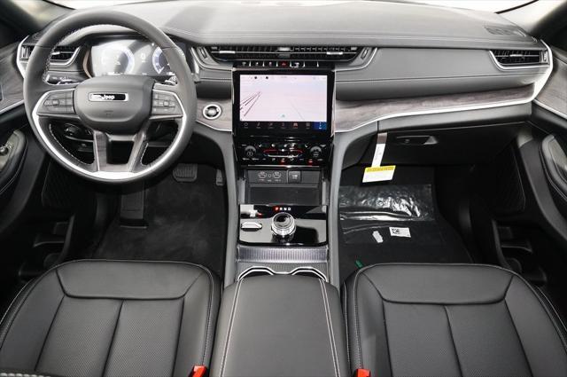 new 2025 Jeep Grand Cherokee car, priced at $44,989