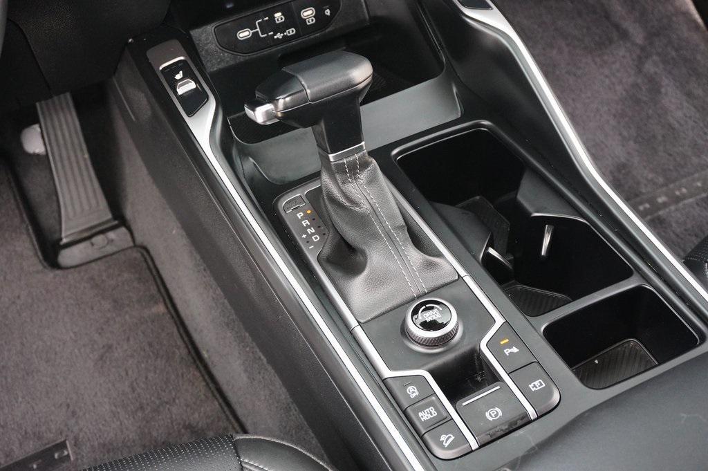 used 2025 Kia Sorento car, priced at $31,999