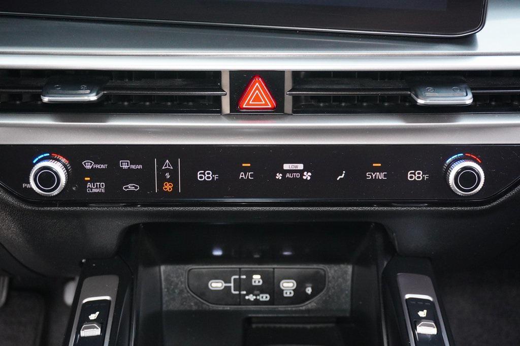 used 2025 Kia Sorento car, priced at $31,999