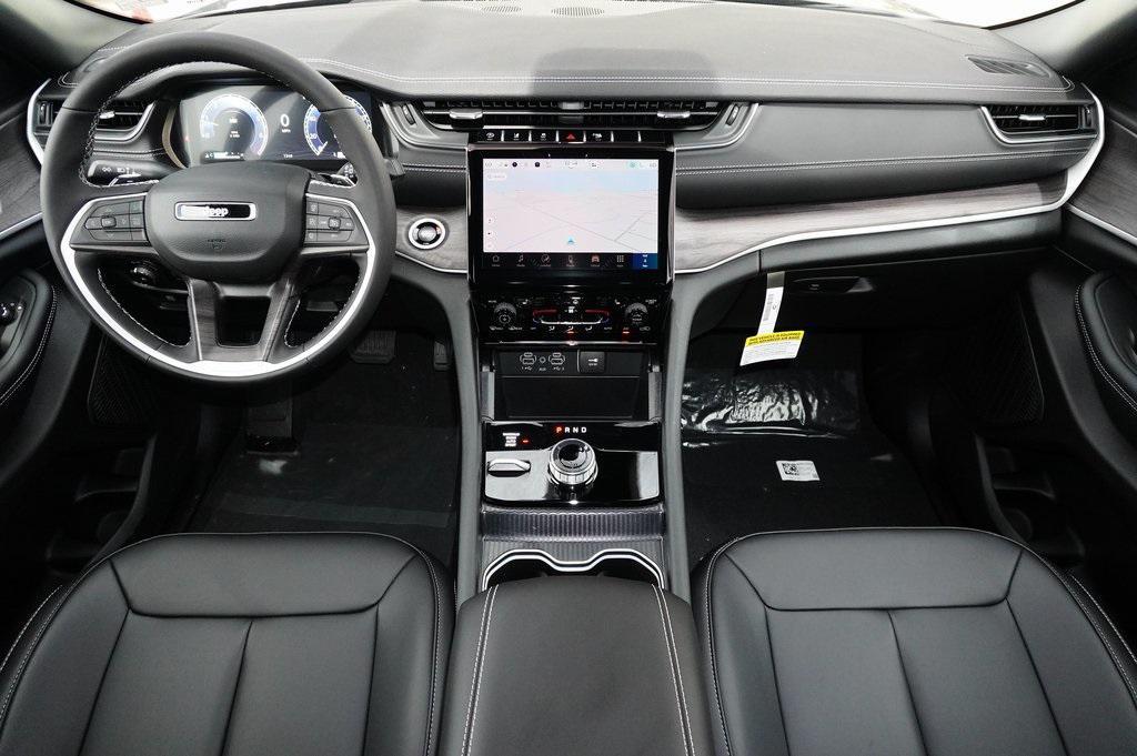 new 2025 Jeep Grand Cherokee car, priced at $43,449
